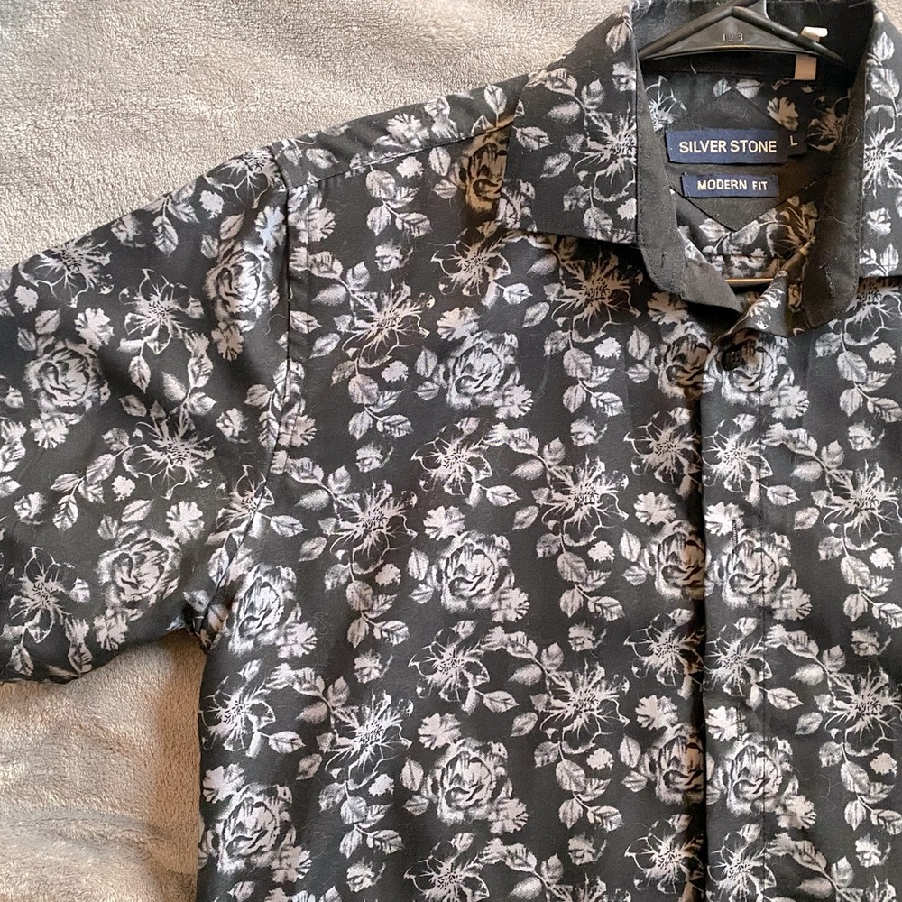 Men’s L Button Up